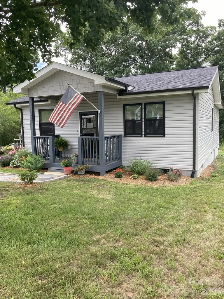 244 Holly Street Hudson NC 28638