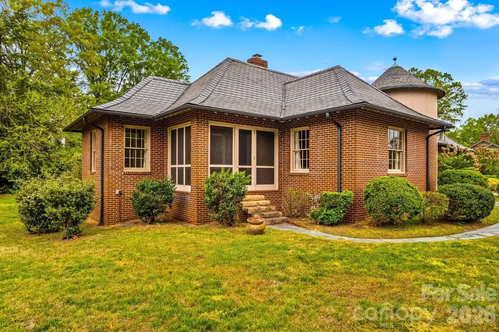 725 Mocksville Avenue Salisbury NC 28144