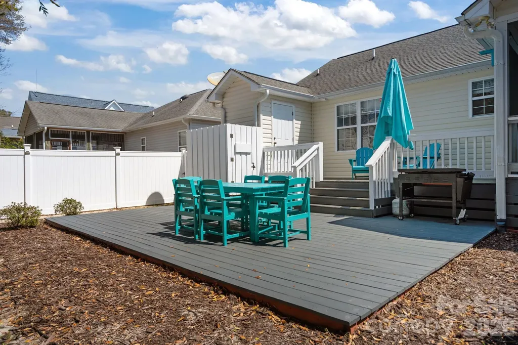 137 NE 4th Street Oak Island NC 28465