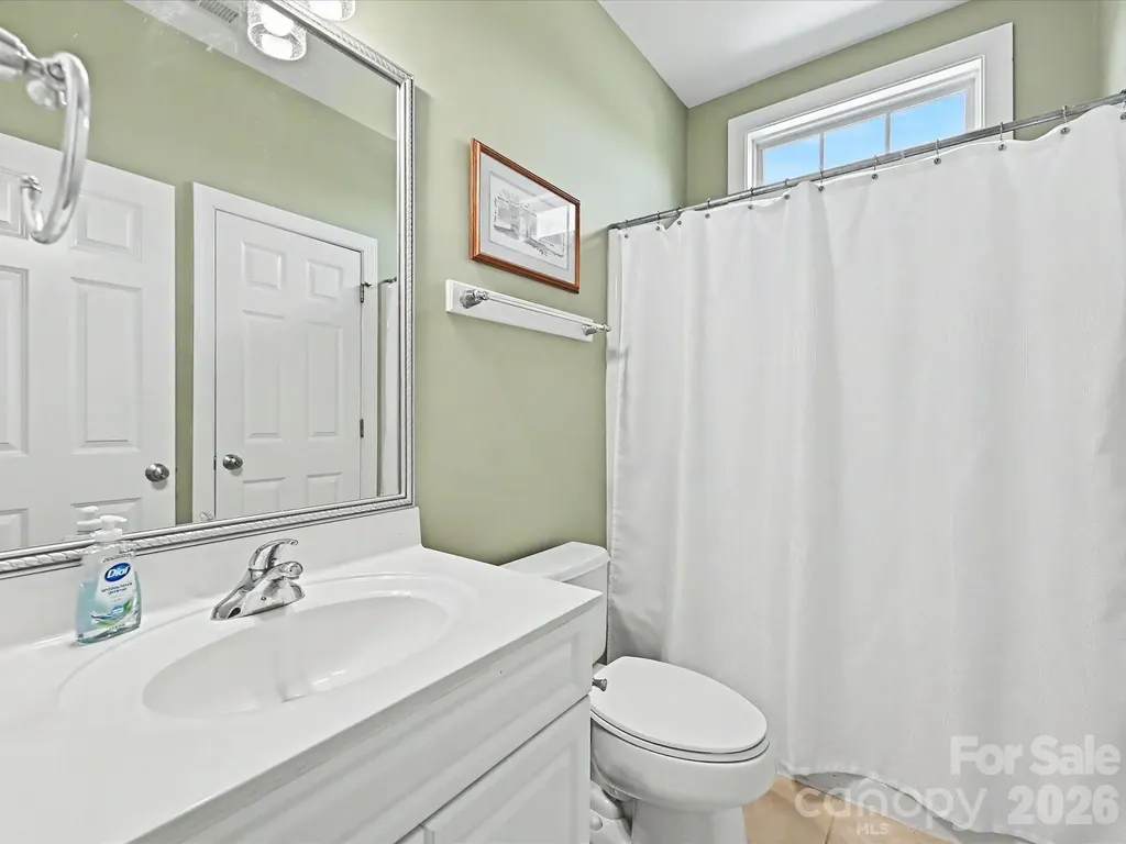 4221 Barons Court Harrisburg NC 28075