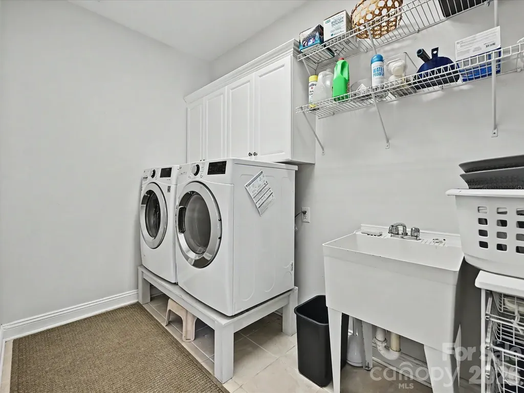 4221 Barons Court Harrisburg NC 28075
