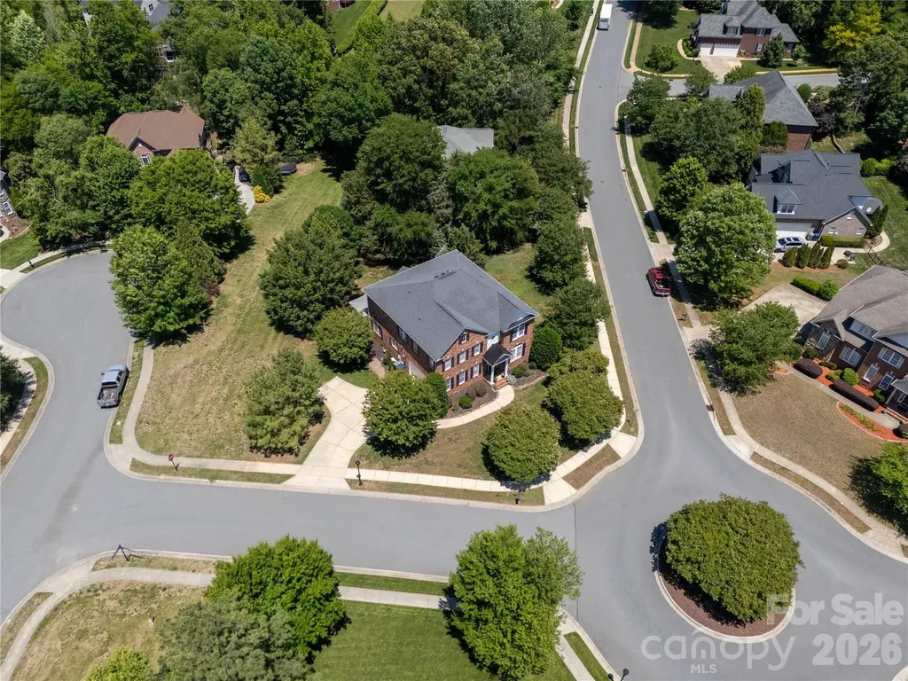 4221 Barons Court Harrisburg NC 28075