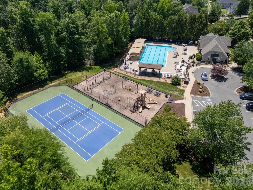 4221 Barons Court Harrisburg NC 28075