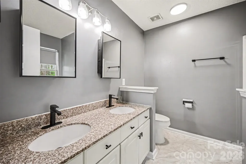 5806 Pennycross Lane Charlotte NC 28216