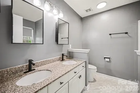 5806 Pennycross Lane Charlotte NC 28216