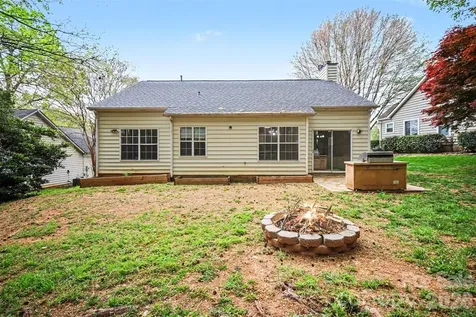 5806 Pennycross Lane Charlotte NC 28216