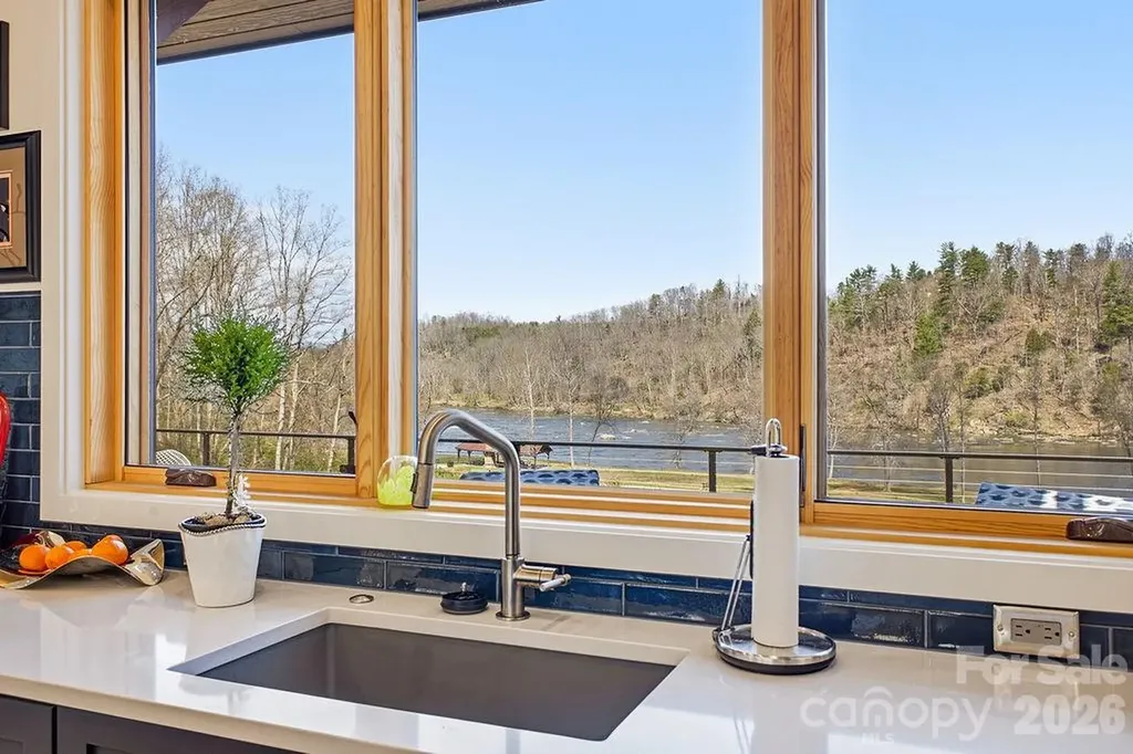 6 River Run Asheville NC 28804