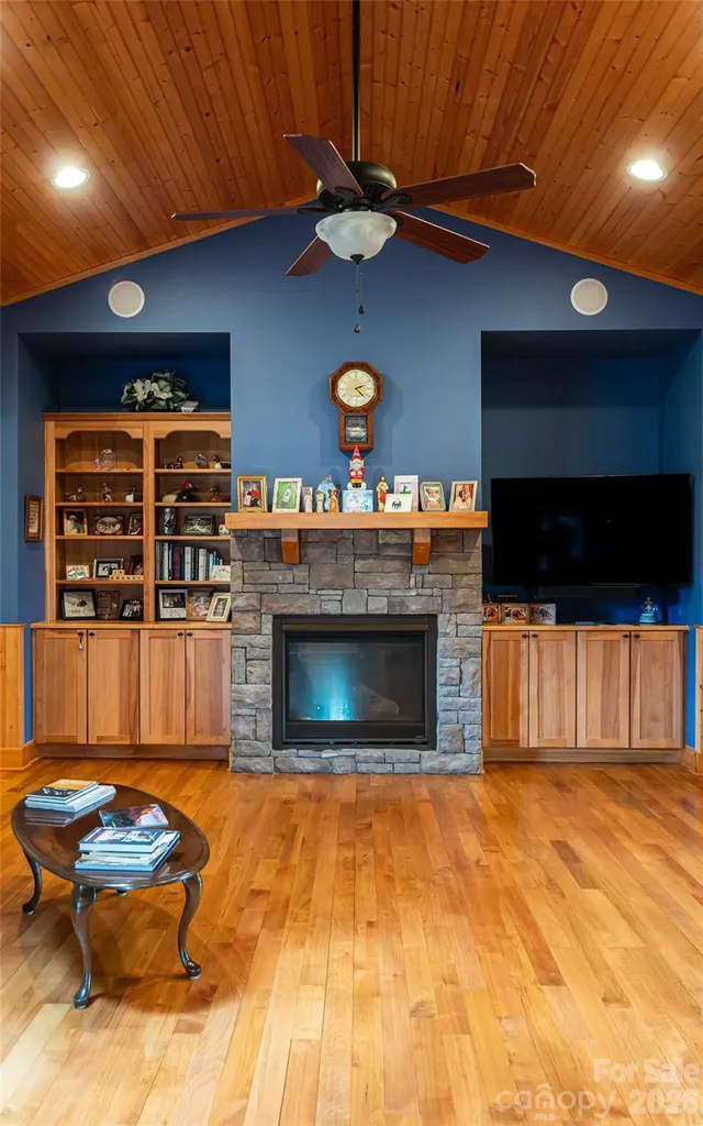 82 Red Mulberry Drive Zirconia NC 28790