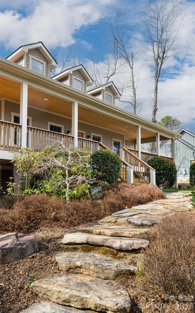 82 Red Mulberry Drive Zirconia NC 28790