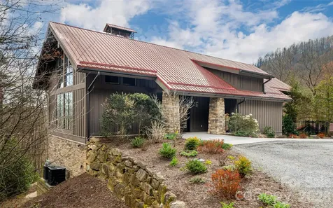 82 Red Mulberry Drive Zirconia NC 28790