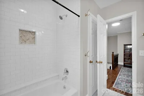 421 Sardis Lane Charlotte NC 28270