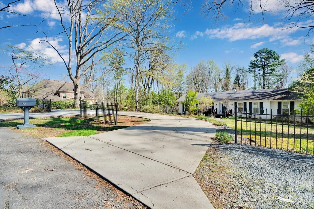 301 Hillandale Drive Charlotte NC 28270