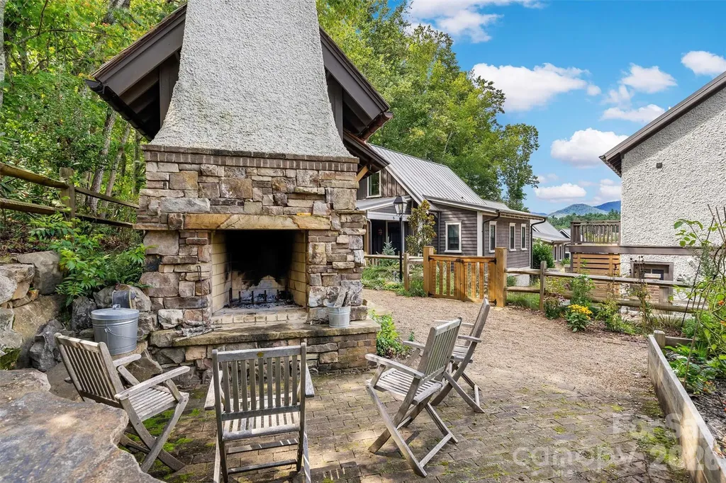 9 Fay Jones Lane Black Mountain NC 28711
