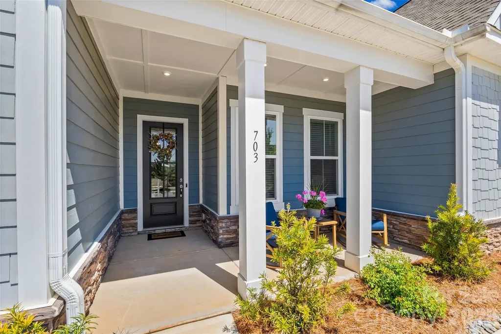703 Bee Ridge Road Belmont NC 28012