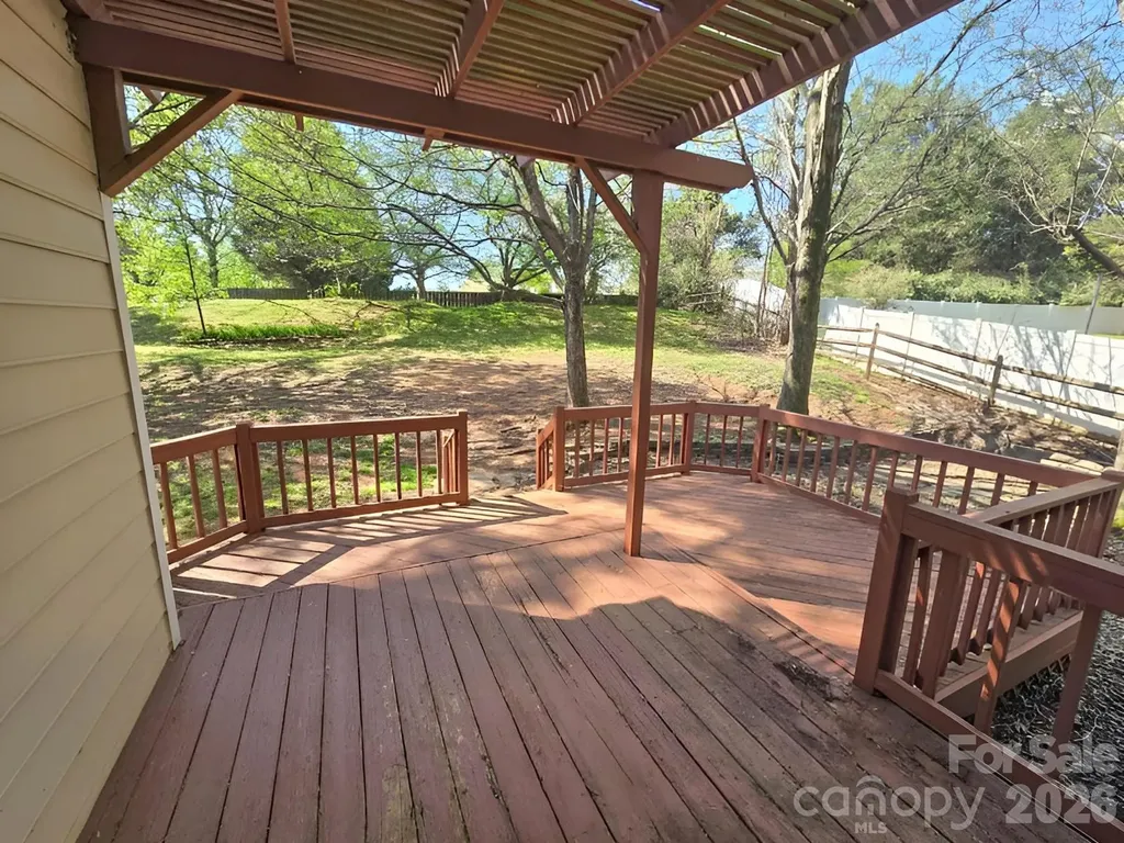 9011 Coleshire Court Charlotte NC 28269