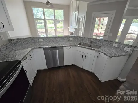 9011 Coleshire Court Charlotte NC 28269