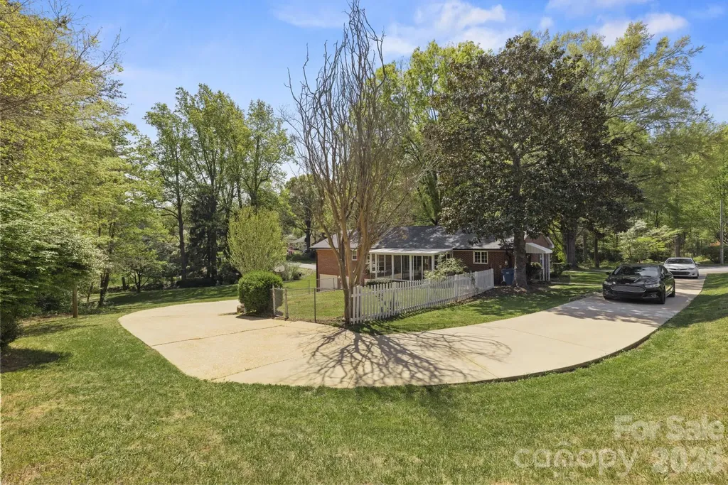 607 12th Avenue NE Hickory NC 28601