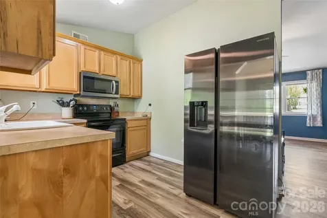 6127 Dovetail Court Charlotte NC 28227