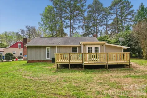 6127 Dovetail Court Charlotte NC 28227