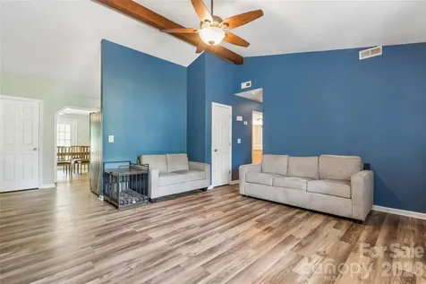 6127 Dovetail Court Charlotte NC 28227