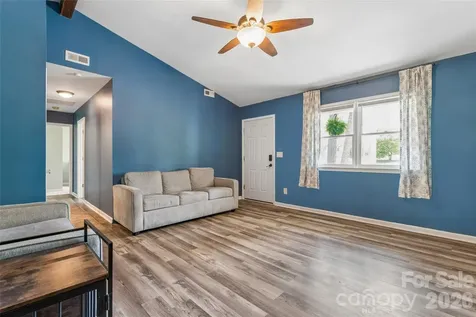 6127 Dovetail Court Charlotte NC 28227
