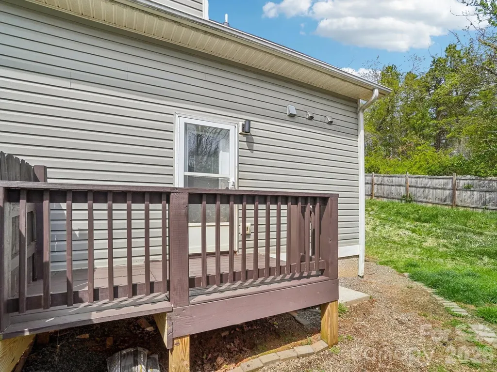 17 Yarrow Meadow Road Weaverville NC 28787