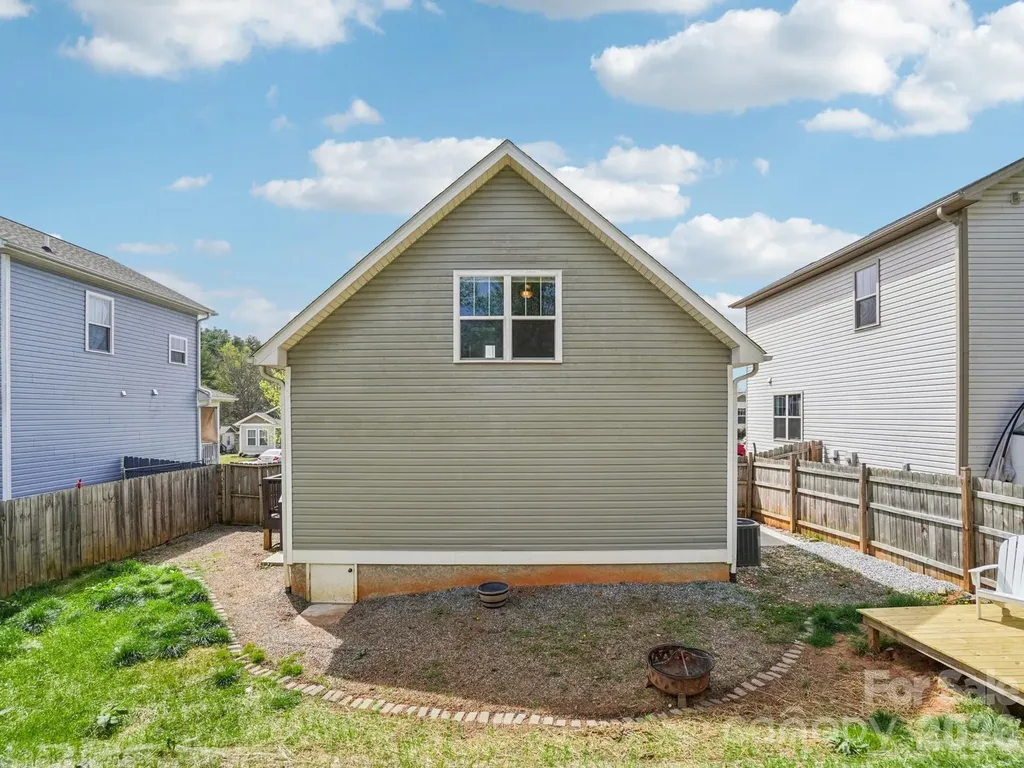 17 Yarrow Meadow Road Weaverville NC 28787