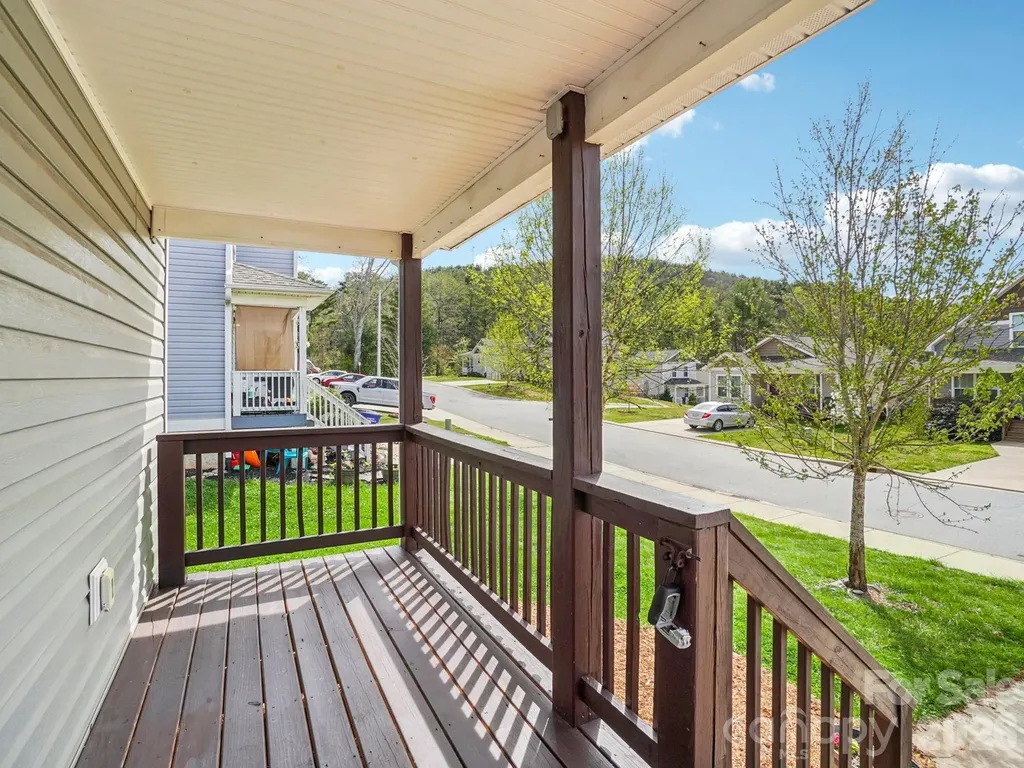 17 Yarrow Meadow Road Weaverville NC 28787