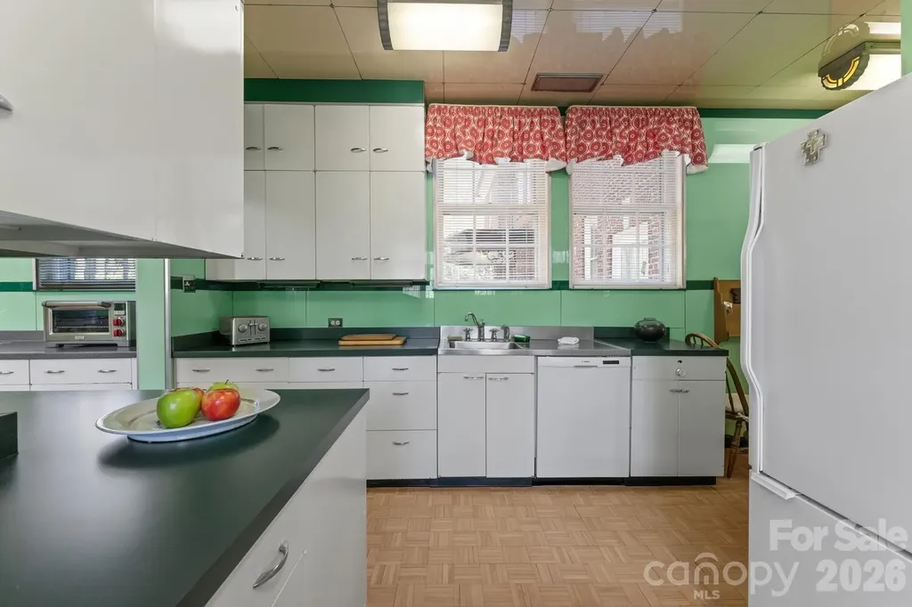 407 Vanderbilt Road Asheville NC 28803