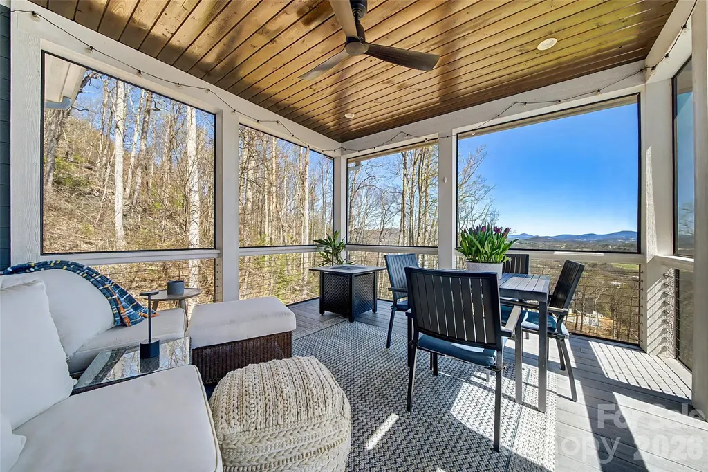 98 Rock Cliff Way Hendersonville NC 28791