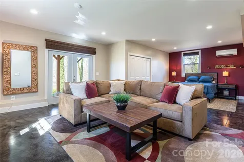 178 Courtland Place Asheville NC 28801