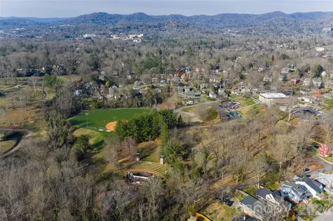 178 Courtland Place Asheville NC 28801
