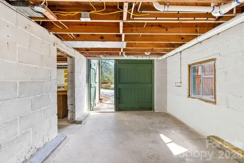 832 Sand Hill Road Asheville NC 28806