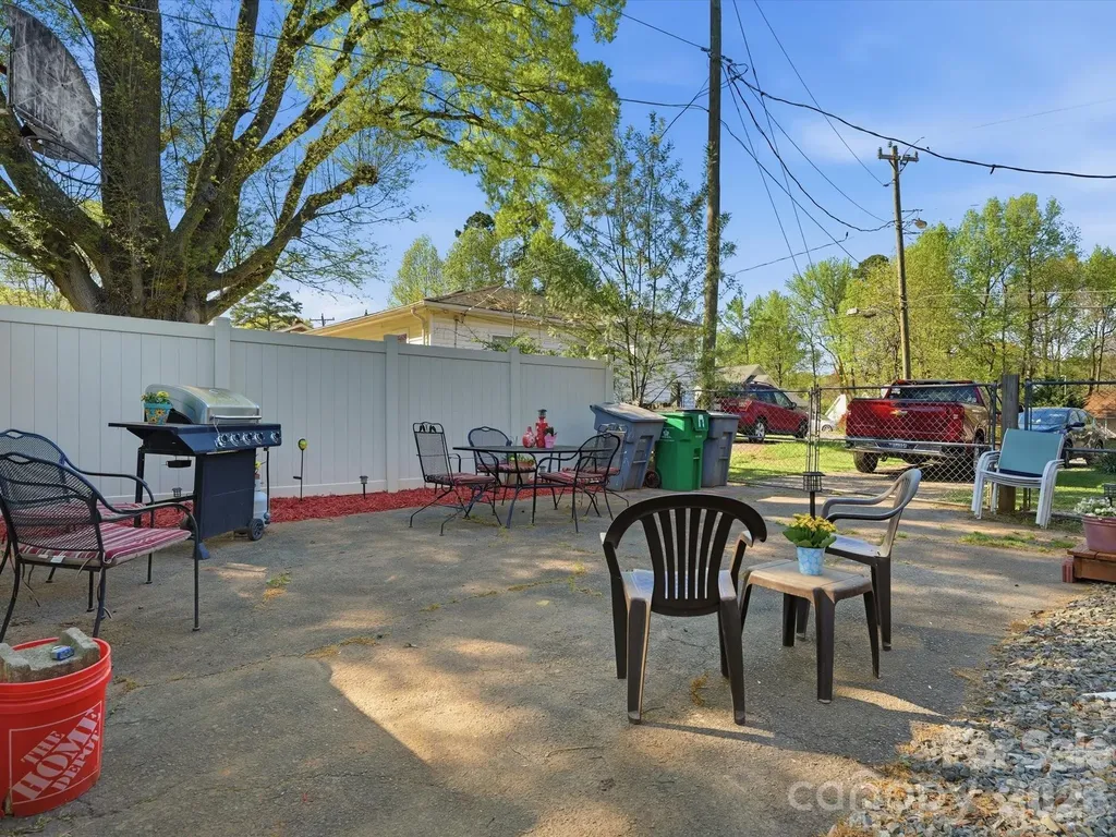 6223 Macon Street Charlotte NC 28208