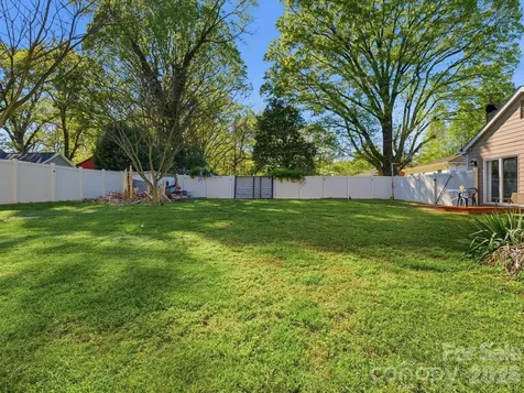6223 Macon Street Charlotte NC 28208