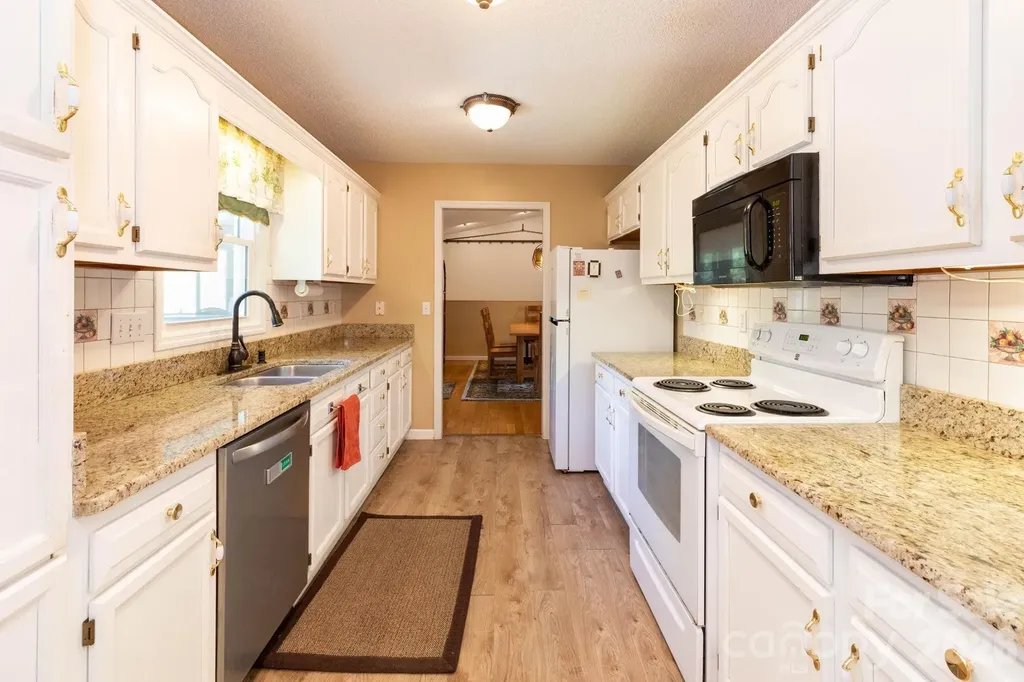 6 Arrowhead Lane Weaverville NC 28787