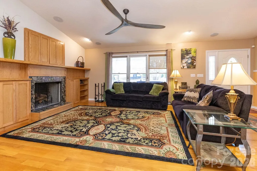 6 Arrowhead Lane Weaverville NC 28787