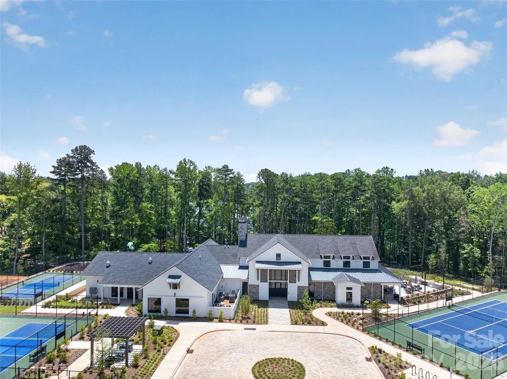 7104 Wayfarer Drive Charlotte NC 28269