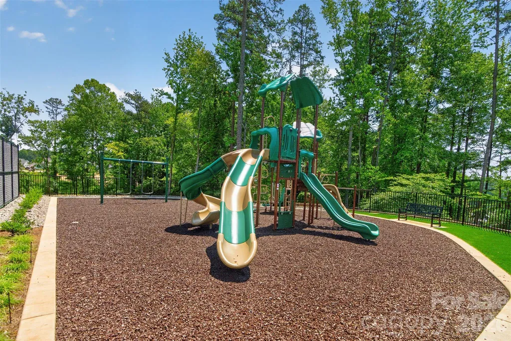 7104 Wayfarer Drive Charlotte NC 28269