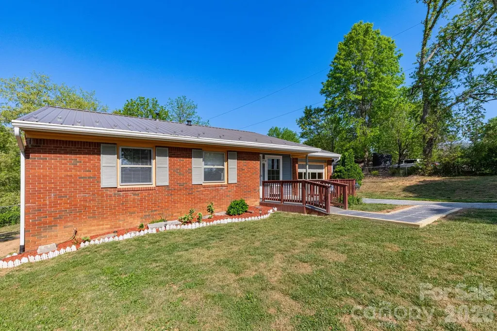 30 Compton Drive Asheville NC 28806
