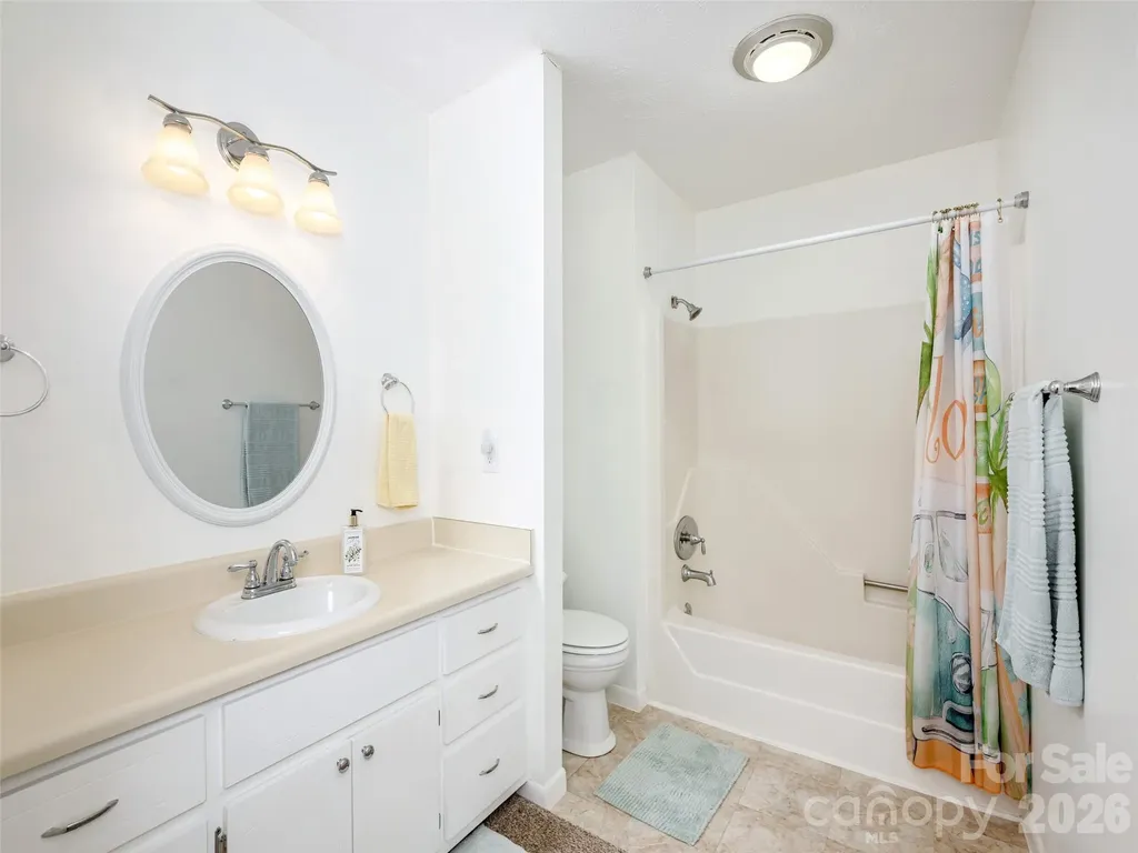 103 Oakwood Place Hendersonville NC 28792