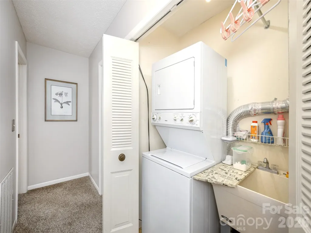 103 Oakwood Place Hendersonville NC 28792