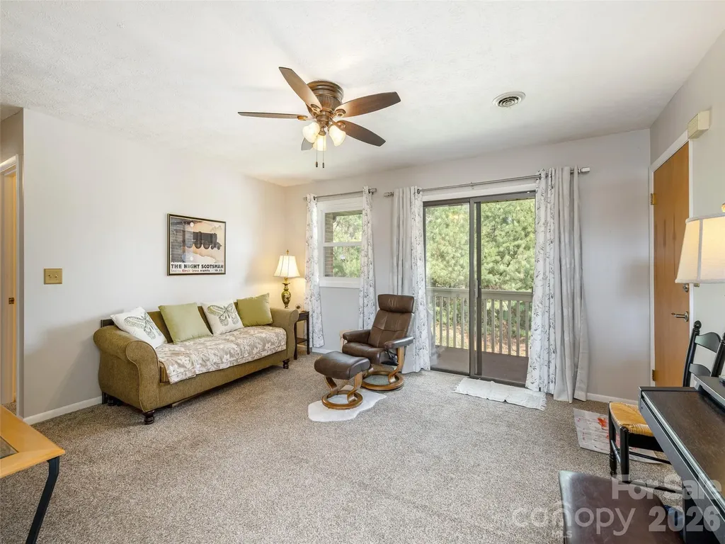 103 Oakwood Place Hendersonville NC 28792