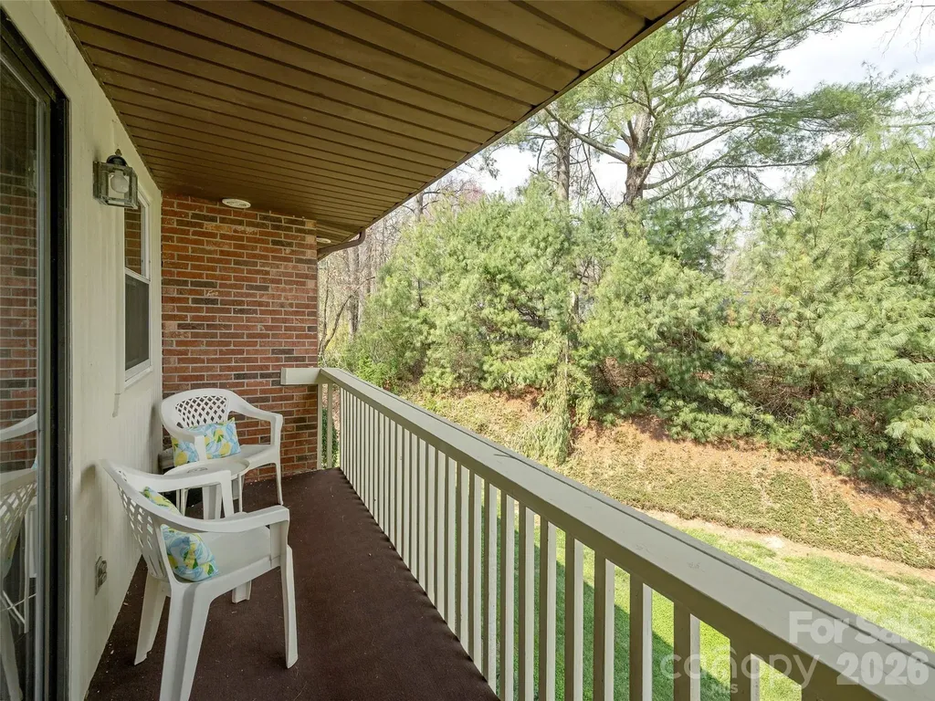 103 Oakwood Place Hendersonville NC 28792