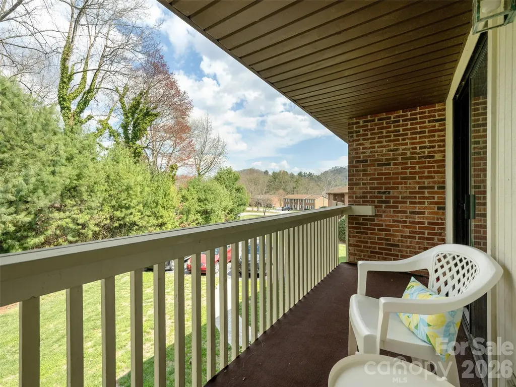 103 Oakwood Place Hendersonville NC 28792