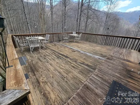 987 West Road Hot Springs NC 28743