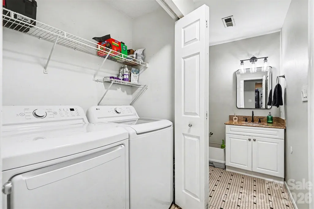 2512 Cranbrook Lane Charlotte NC 28207