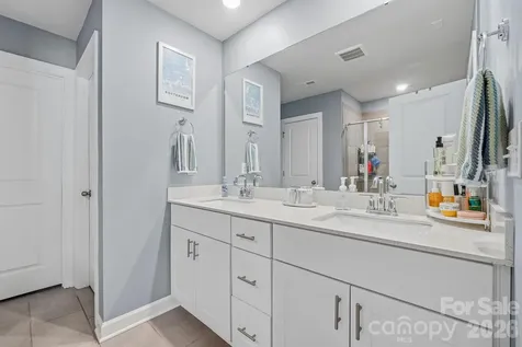 2010 Red Ash Drive Charlotte NC 28215