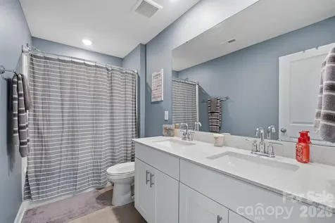 2010 Red Ash Drive Charlotte NC 28215