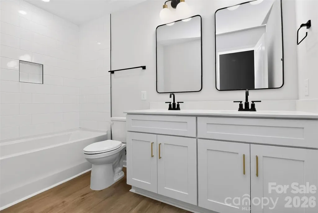 341 N Hoskins Road Charlotte NC 28216